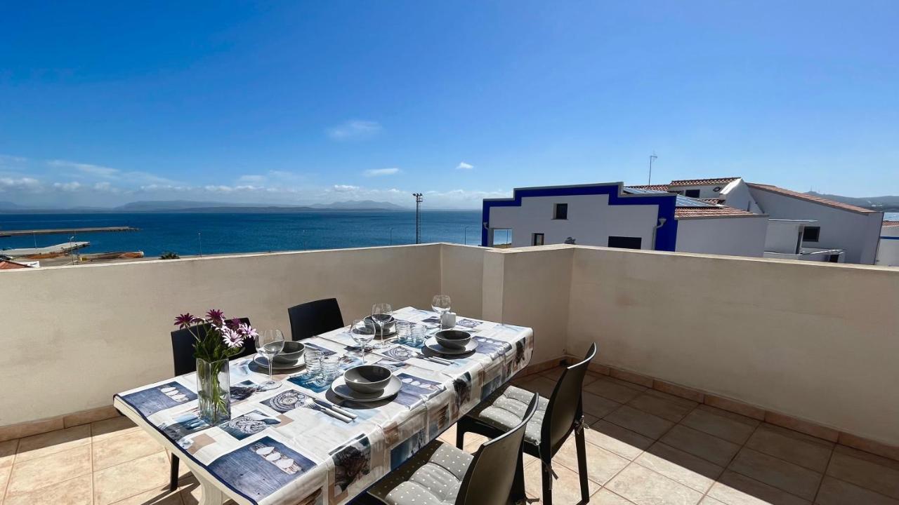 Attici Con Terrazzo Vista Mare Apartman Calasetta Kültér fotó