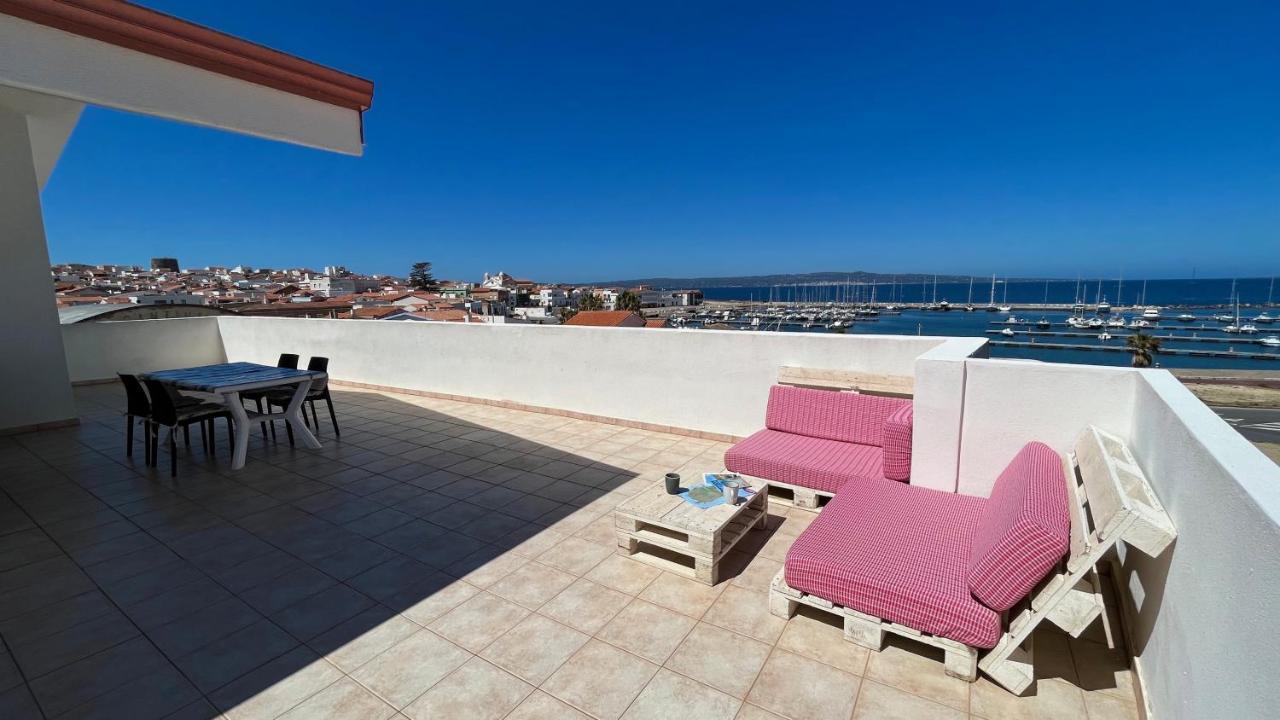 Attici Con Terrazzo Vista Mare Apartman Calasetta Kültér fotó