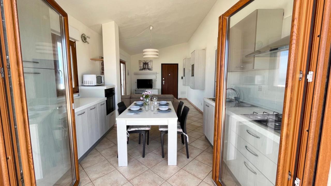 Attici Con Terrazzo Vista Mare Apartman Calasetta Kültér fotó