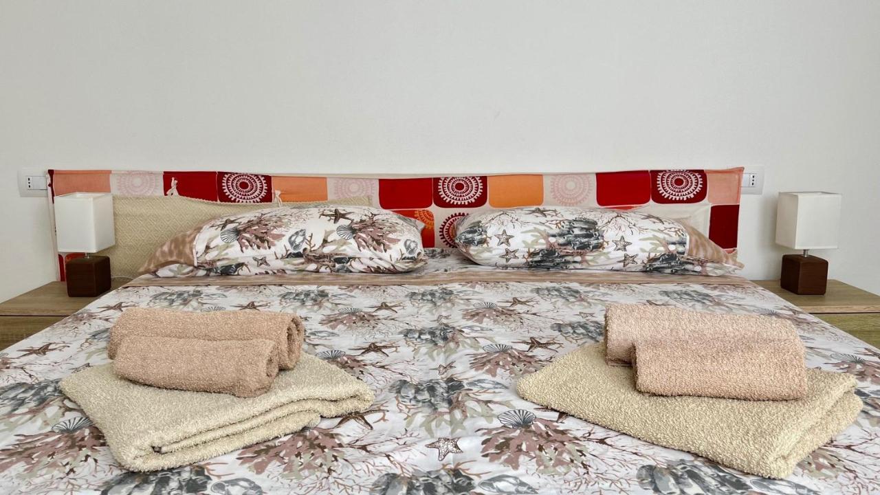 Attici Con Terrazzo Vista Mare Apartman Calasetta Kültér fotó