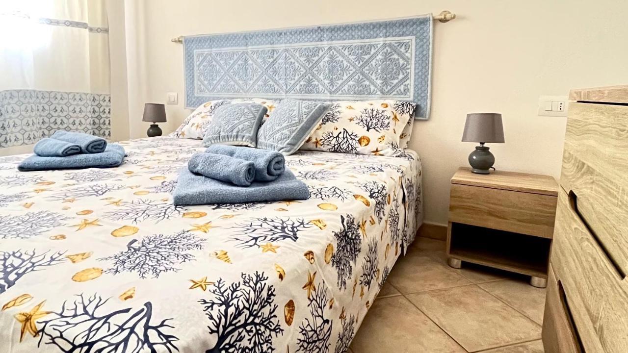 Attici Con Terrazzo Vista Mare Apartman Calasetta Kültér fotó