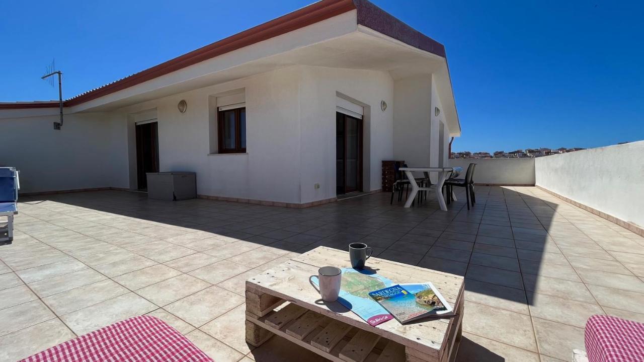 Attici Con Terrazzo Vista Mare Apartman Calasetta Kültér fotó