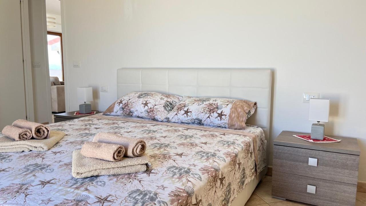 Attici Con Terrazzo Vista Mare Apartman Calasetta Kültér fotó