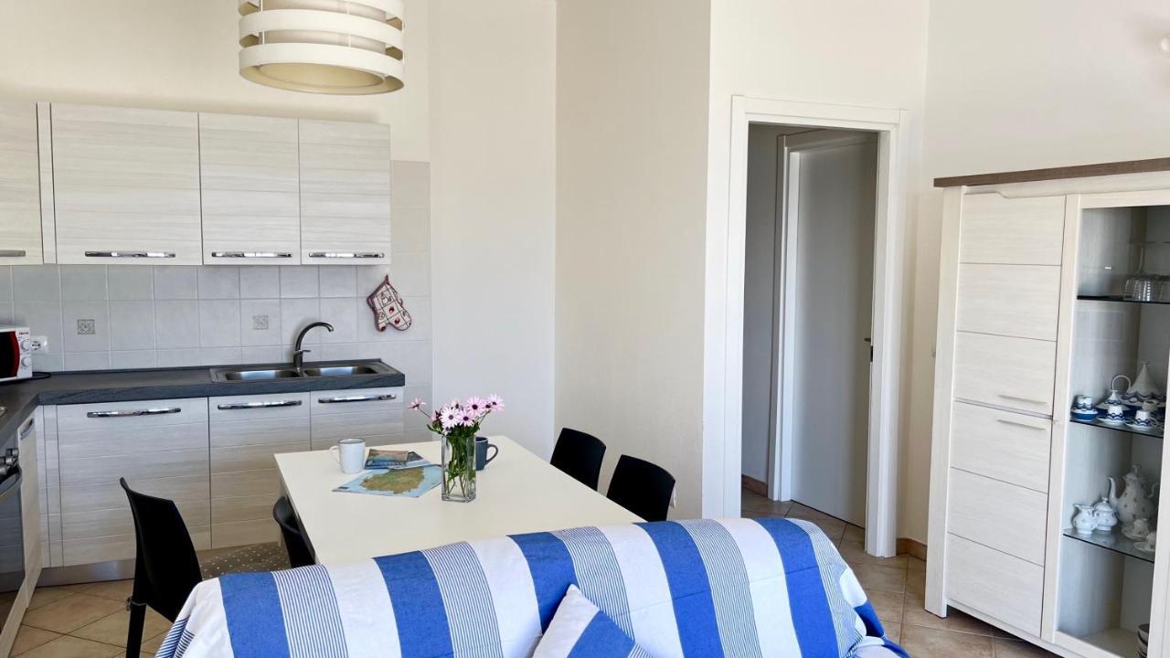 Attici Con Terrazzo Vista Mare Apartman Calasetta Kültér fotó