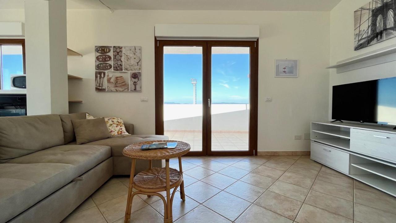 Attici Con Terrazzo Vista Mare Apartman Calasetta Kültér fotó