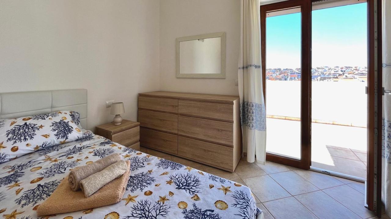 Attici Con Terrazzo Vista Mare Apartman Calasetta Kültér fotó