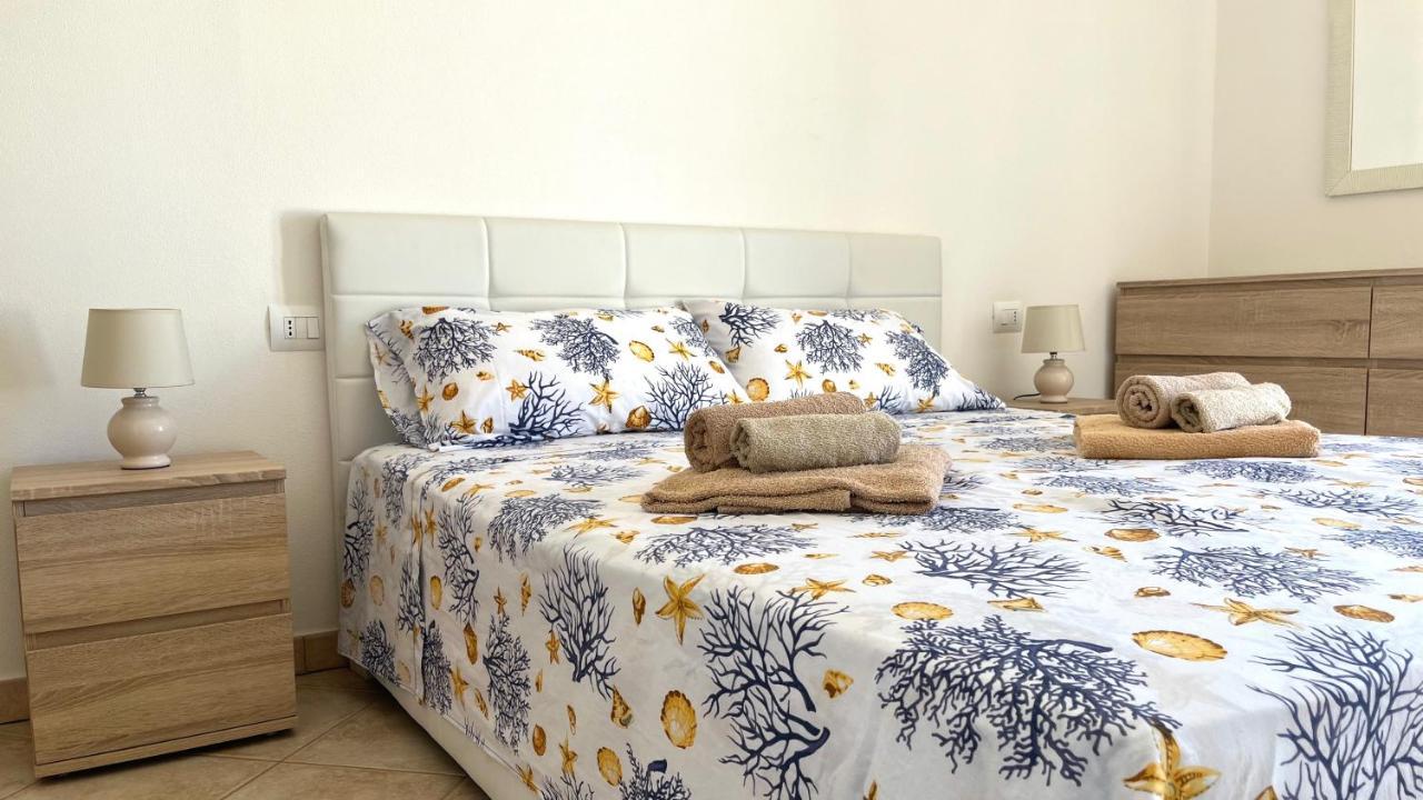 Attici Con Terrazzo Vista Mare Apartman Calasetta Kültér fotó