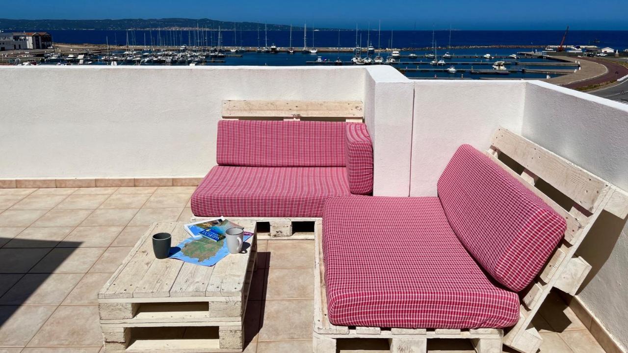 Attici Con Terrazzo Vista Mare Apartman Calasetta Kültér fotó