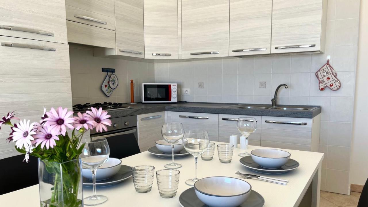 Attici Con Terrazzo Vista Mare Apartman Calasetta Kültér fotó