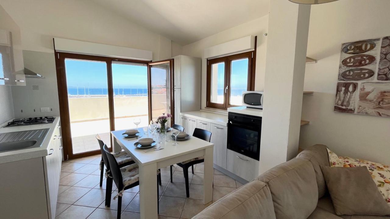 Attici Con Terrazzo Vista Mare Apartman Calasetta Kültér fotó