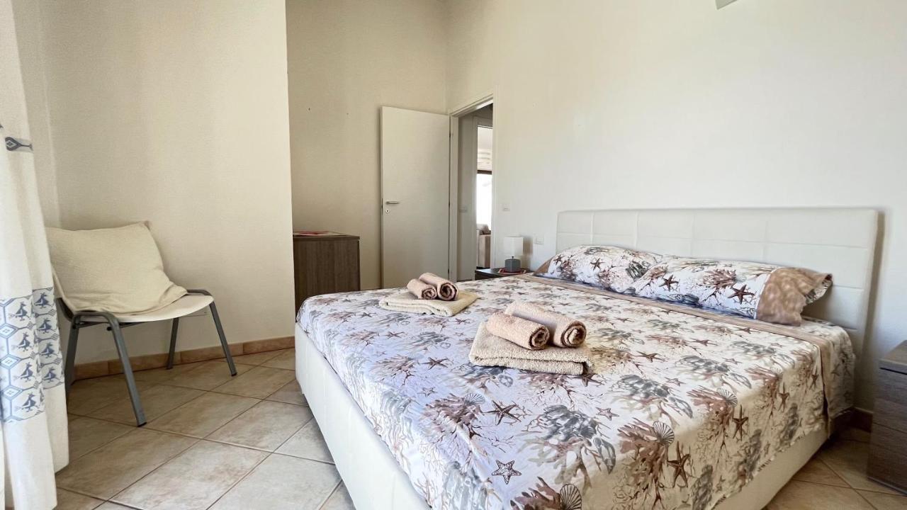 Attici Con Terrazzo Vista Mare Apartman Calasetta Kültér fotó
