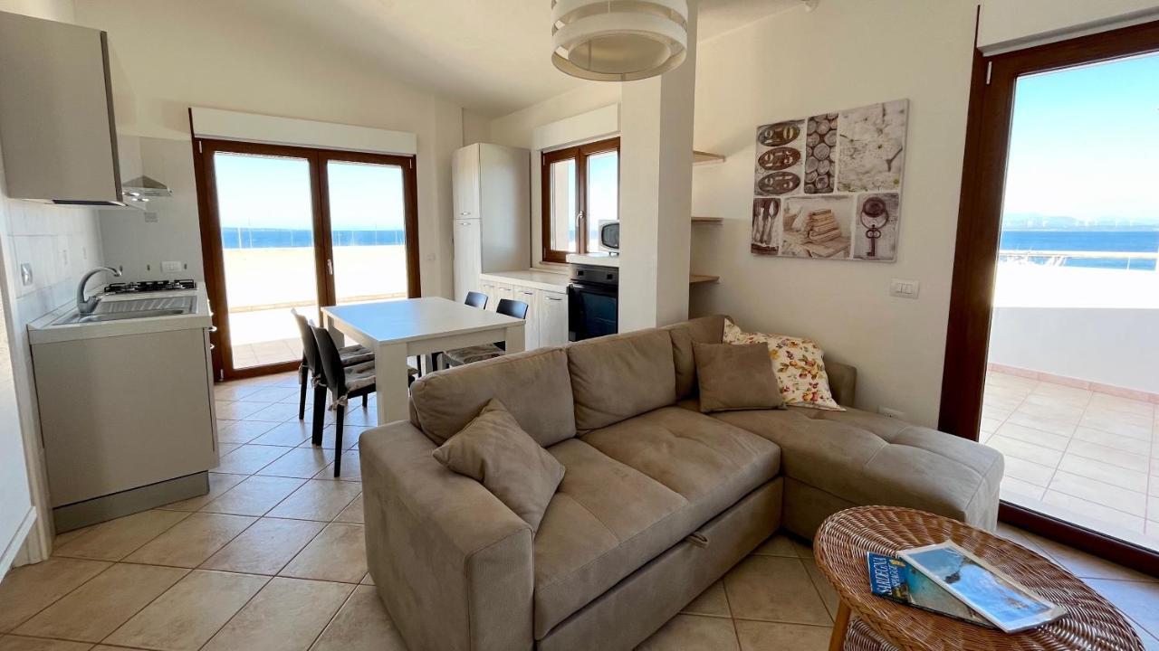 Attici Con Terrazzo Vista Mare Apartman Calasetta Kültér fotó