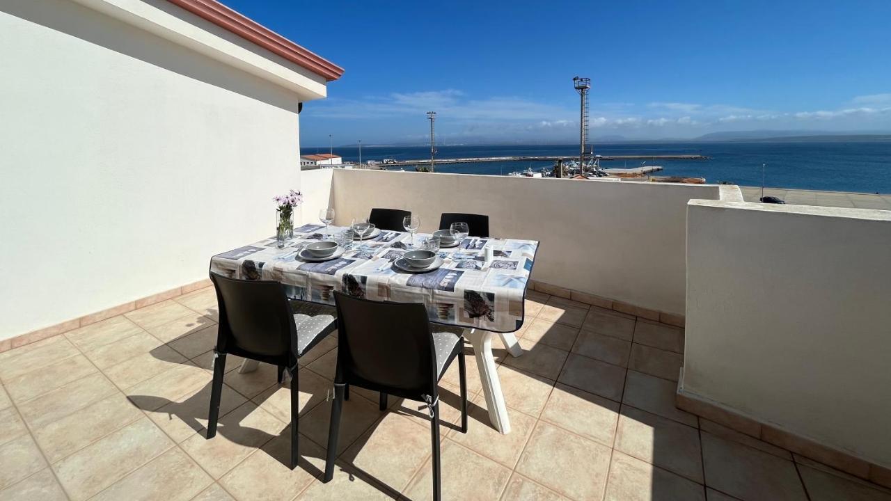 Attici Con Terrazzo Vista Mare Apartman Calasetta Kültér fotó