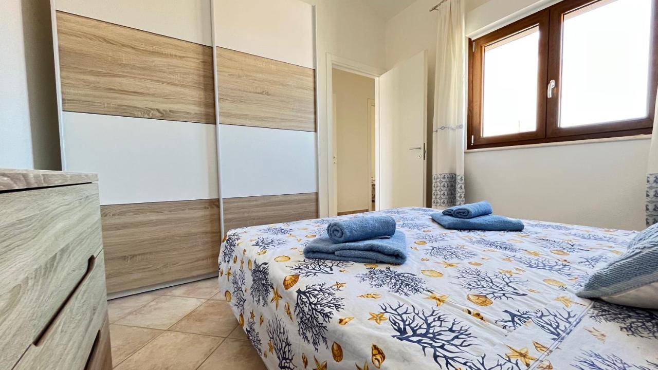 Attici Con Terrazzo Vista Mare Apartman Calasetta Kültér fotó