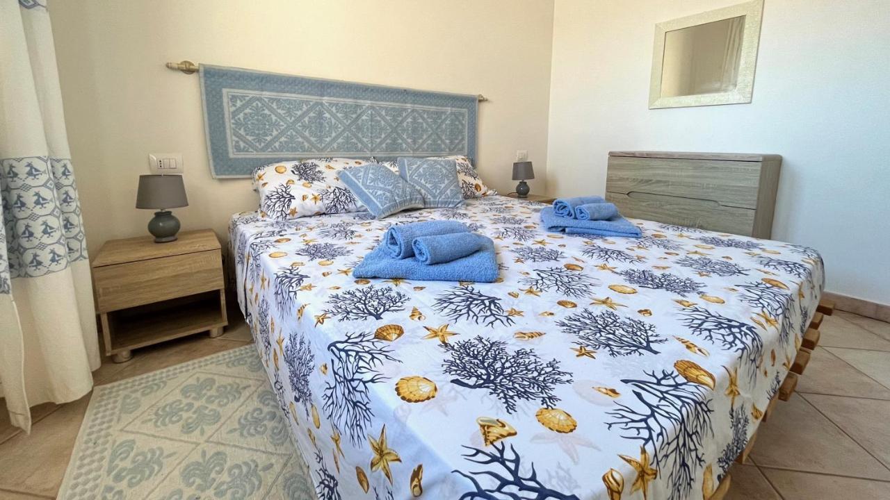 Attici Con Terrazzo Vista Mare Apartman Calasetta Kültér fotó
