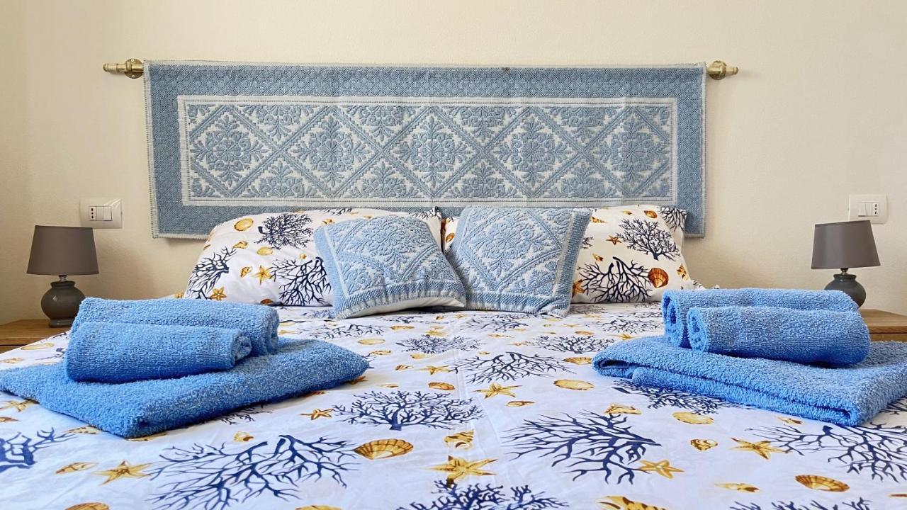 Attici Con Terrazzo Vista Mare Apartman Calasetta Kültér fotó